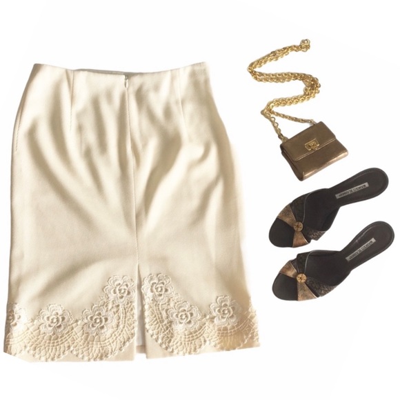 Valentino 𑁍 Rose Lace Wool Pencil Back Slit Knee Length Skirt 𑁍 Winter White 4 - Picture 11 of 16